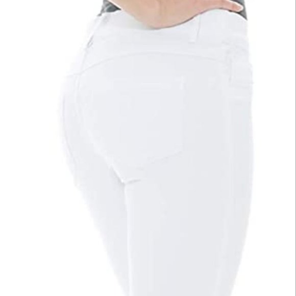 SUKO Mid Rise Pull On White Stretch Denim Capris - Picture 2 of 10